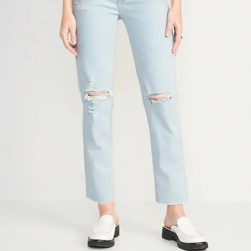 Old Navy Extra High-Waisted Button-Fly Sky-Hi Straight Ripped Jeans for Women - Picture 2 of 11